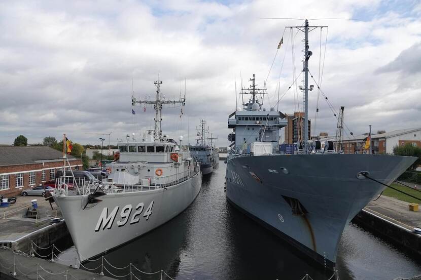 4 NAVO-schepen in haven Londen.