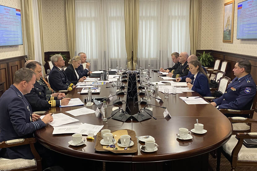 Defensiedelegatie bepreekt veiligheids-issues met Russische collega’s.