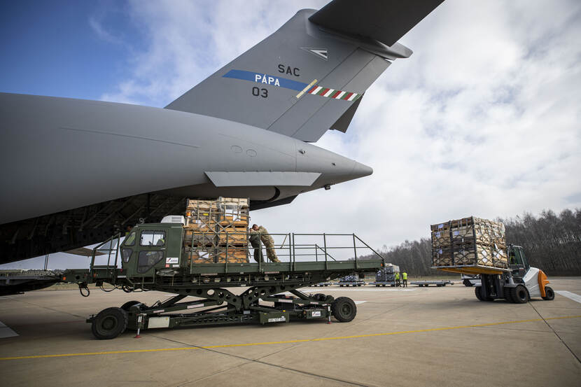 Het laden van een C-17.