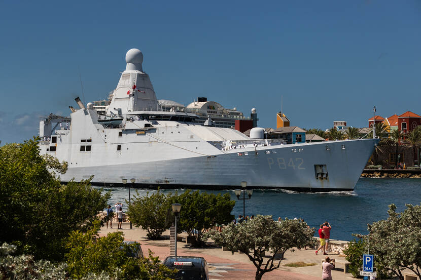 Zr.Ms. Friesland in het Caribisch gebied.