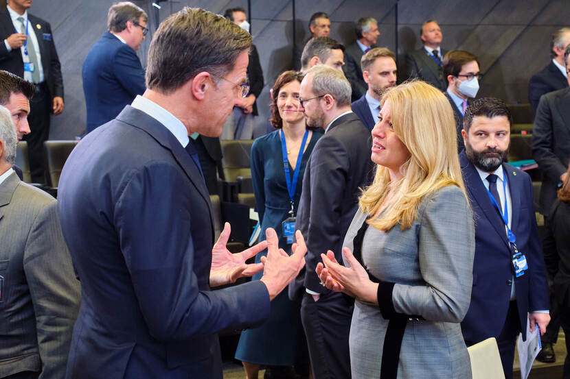 Minister-president Mark Rutte in gesprek met de Slowaakse president Zuzana Caputova.