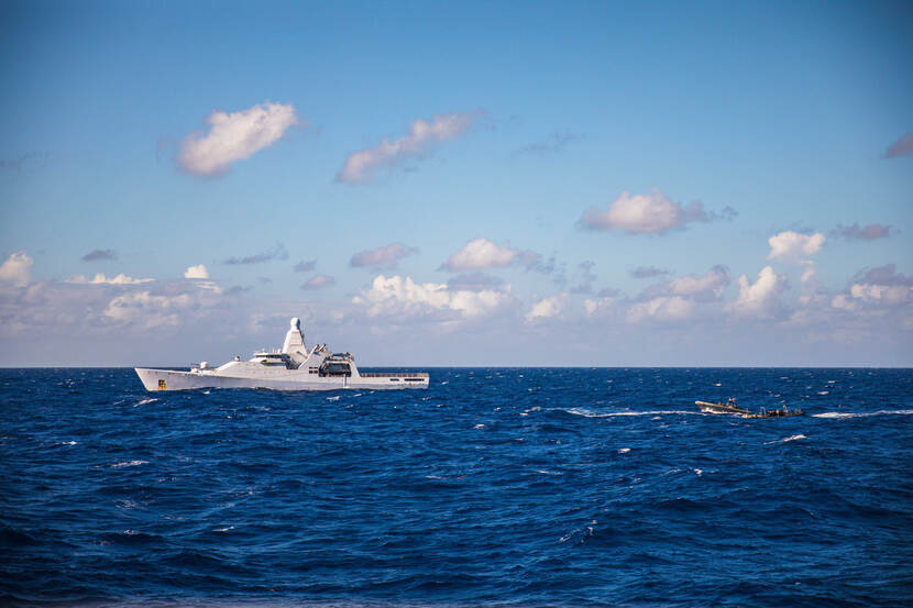 Zr.Ms. Friesland in het Caribisch gebied.