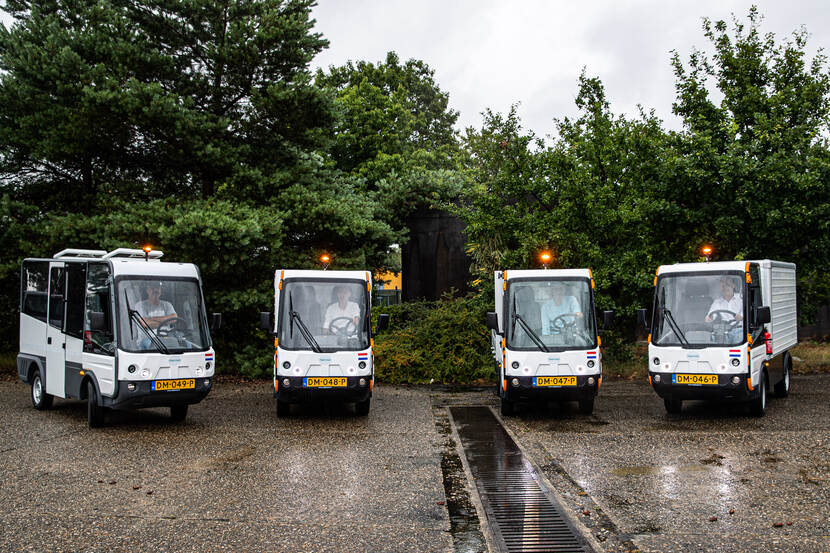 4 Elektrische voertuigen.