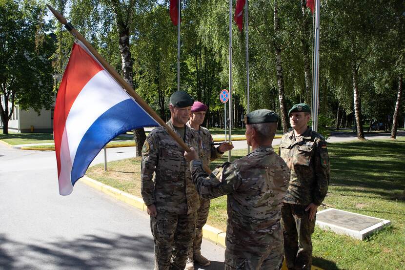 Een militaire overdracht.