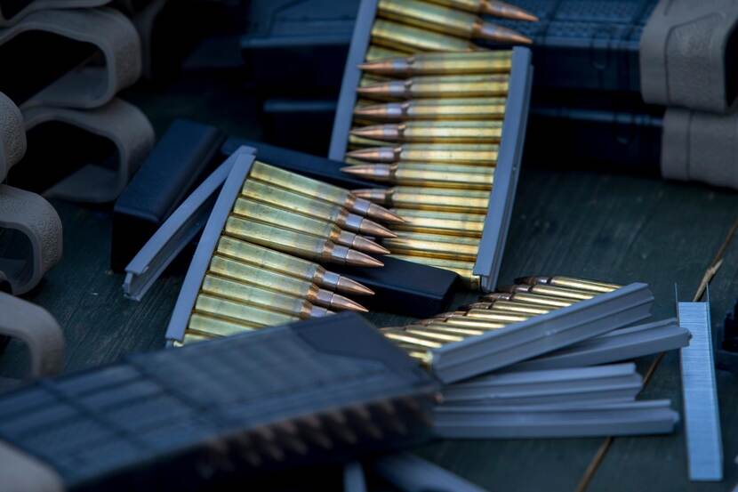 Stapel cartridges met kogels.