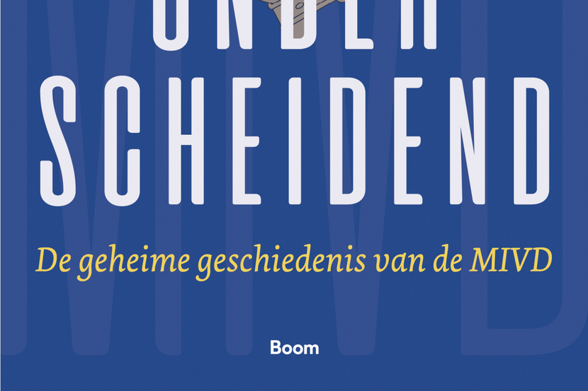 Deel cover ‘Ongekend en onderscheidend – De geheime geschiedenis van de MIVD’.