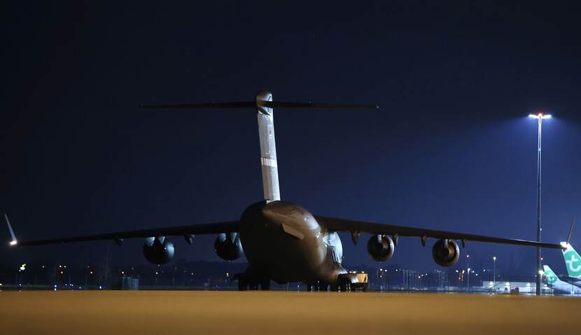 Een C-17 met 15 ton materieel en gereedschappen vertrekt naar verwachting later vanavond.