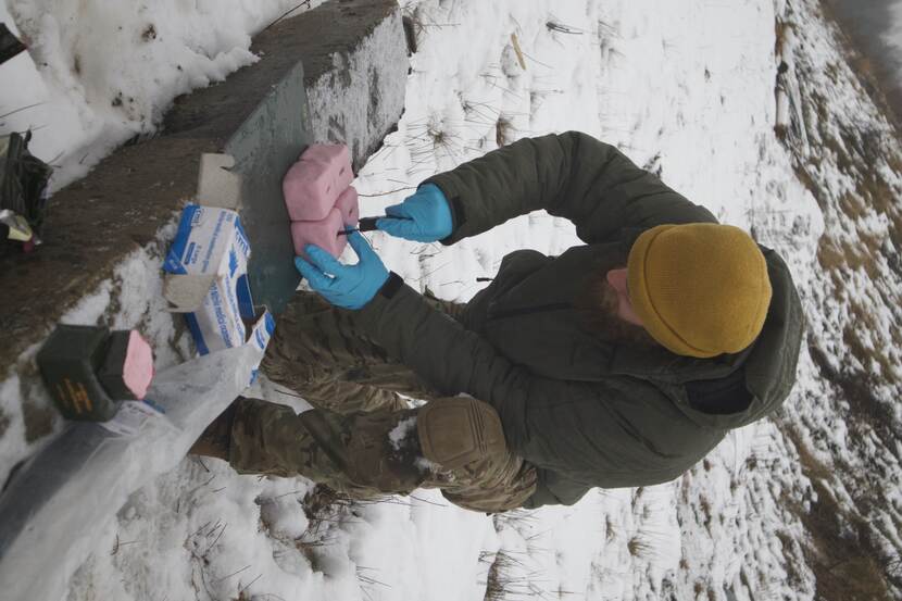 Militair in de sneeuw.