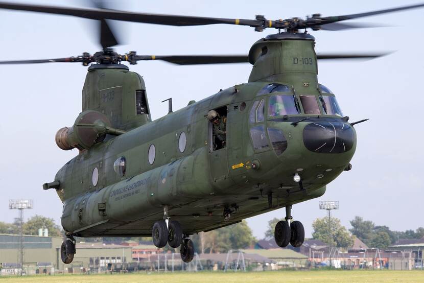 Een Chinook-transporthelikopter.