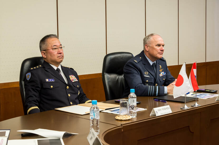 Generaal Eichelsheim en generaal Kim Seung-kyum.