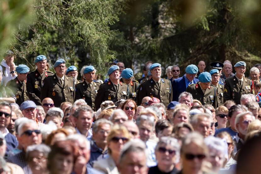 Veteranen bij een herdenking.