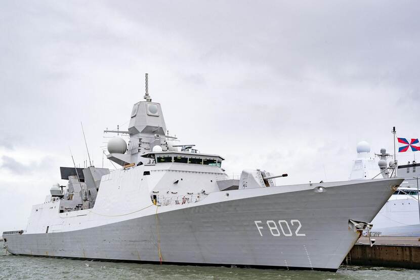 Een marinefregat.