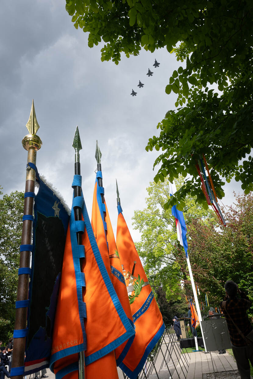 4 F-35's boven het Indiëmonument in Roermond.