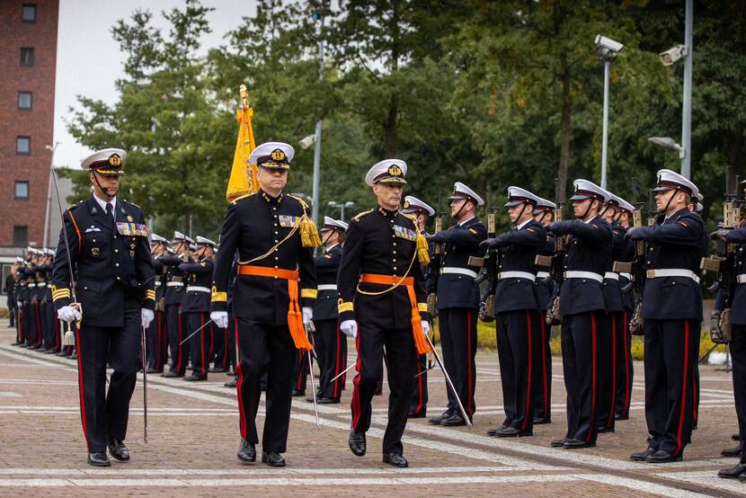 Commandowissel bij het Korps Mariniers.