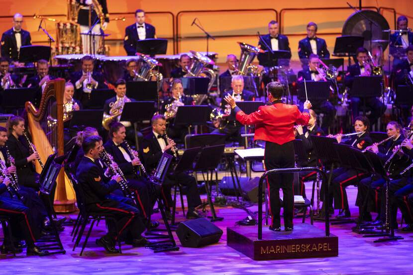 De Marinierskapel in het Rotterdamse Luxor Theater.