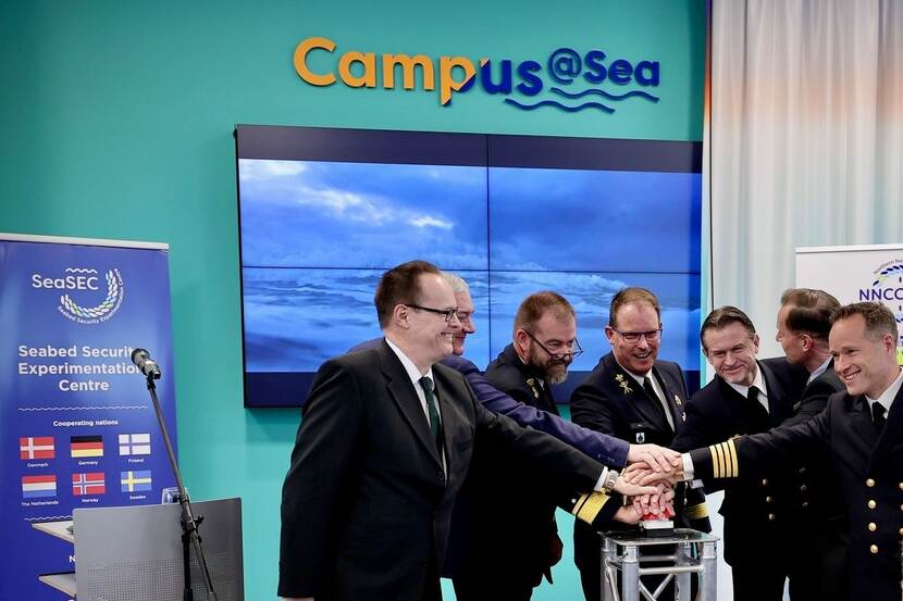Met een druk op de knop wordt het Seabed Security Experimentation Centre (SeaSEC) geopend.