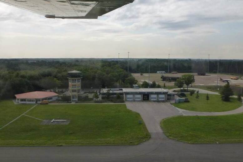 Vliegbasis Woensdrecht, gezien vanuit een vliegtuig.