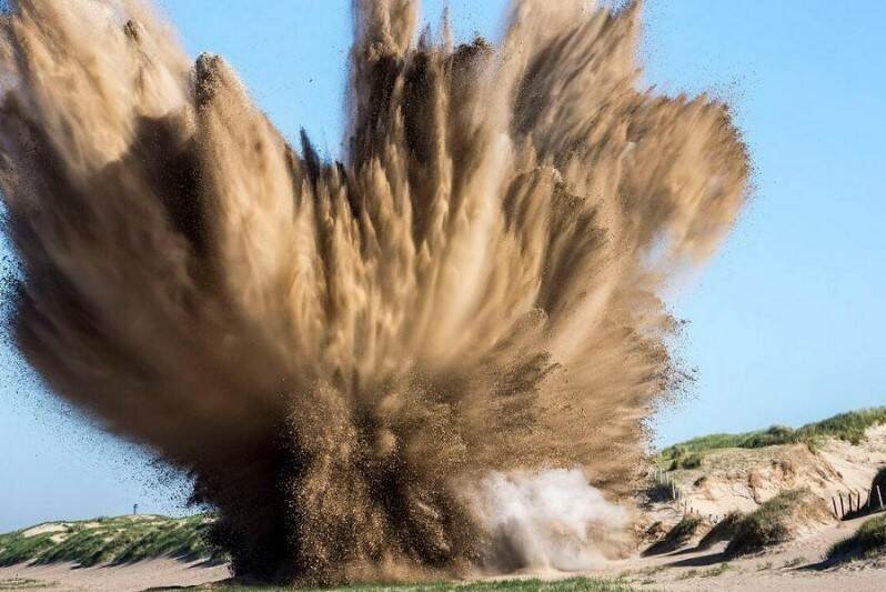 Explosie in de duinen.