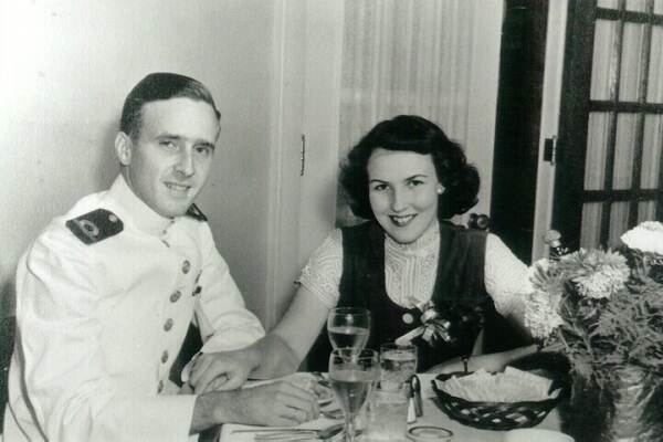 Oude zwart-wit-foto van Andre Hissink en zijn vrouw.
