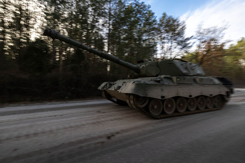 Een Leopard-tank in actie.