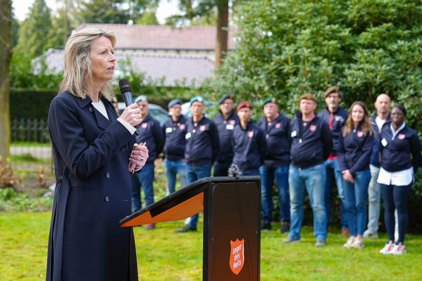 Minister Ollongren spreekt bij veteranenopvang Sparrenheuvel.