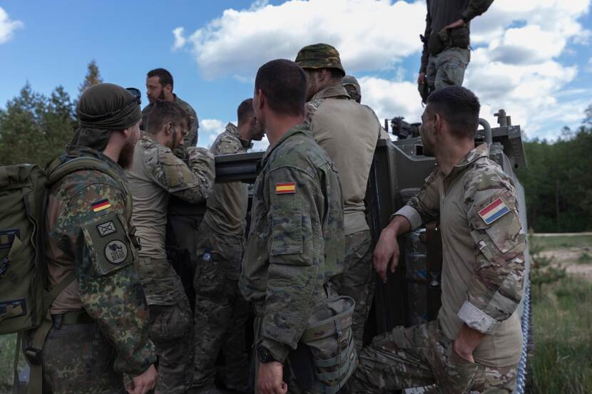 Militairen uit verschillende landen in Litouwen.