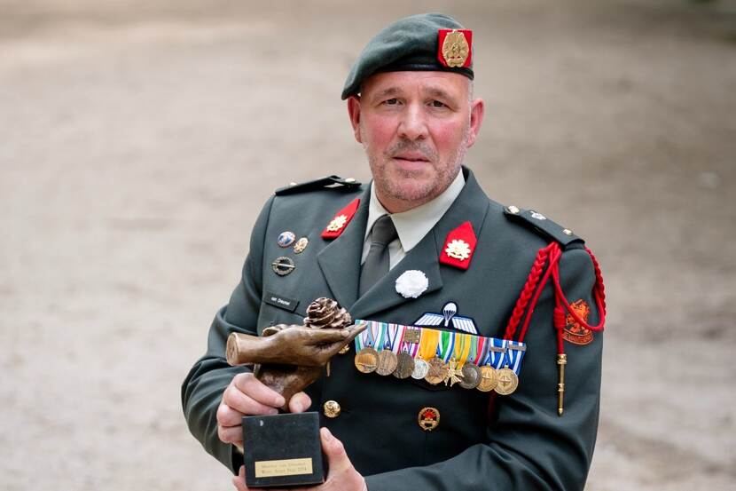 Adjudant Maurice (Bassie) van Dreumel.