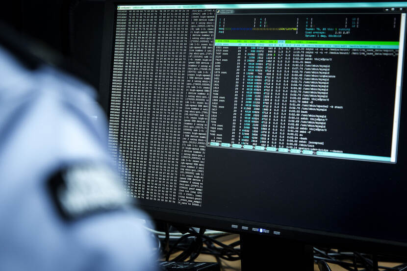 Computerscherm met ingevoerde codes