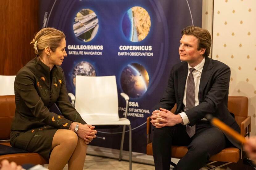 De minister in gesprek met de vicevoorzitter van de Europese Commissie Kaja Kallas.