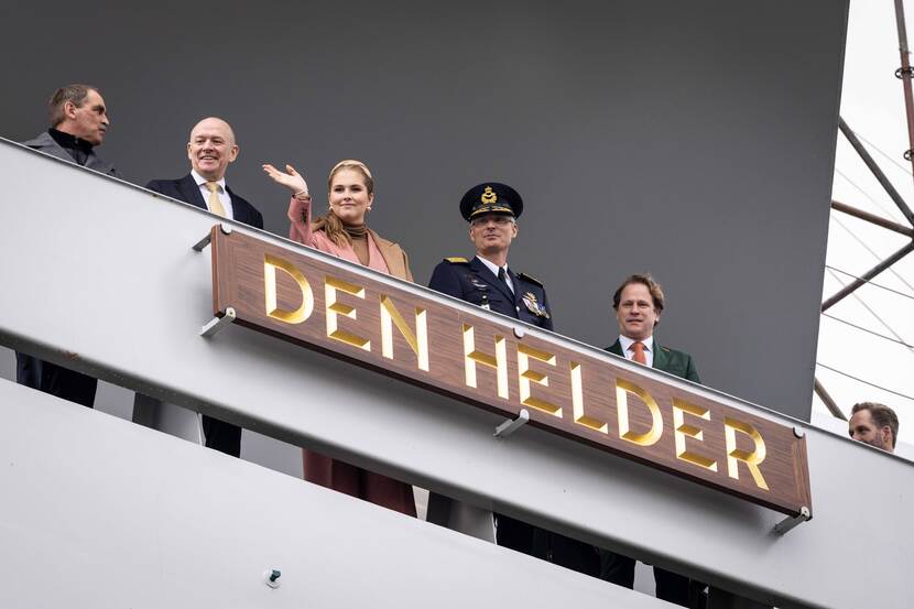 Kroonprinses Amalia aan boord van het nieuwste schip van de Koninklijke Marine.