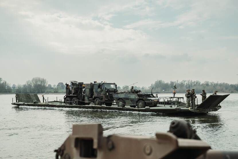 Oversteek over de Rijn.