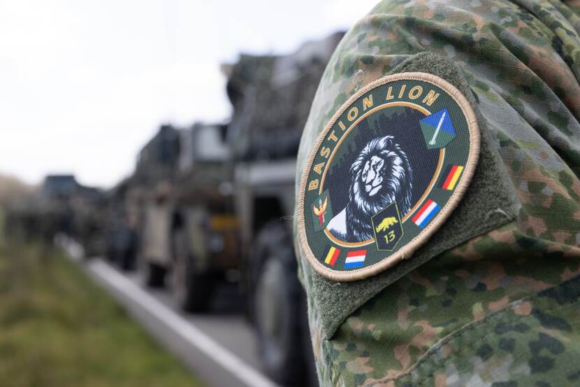 Logo op uniform met Bastion Lion.