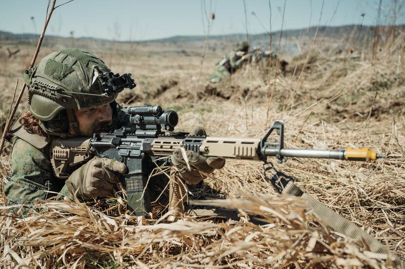 Militair te velde.