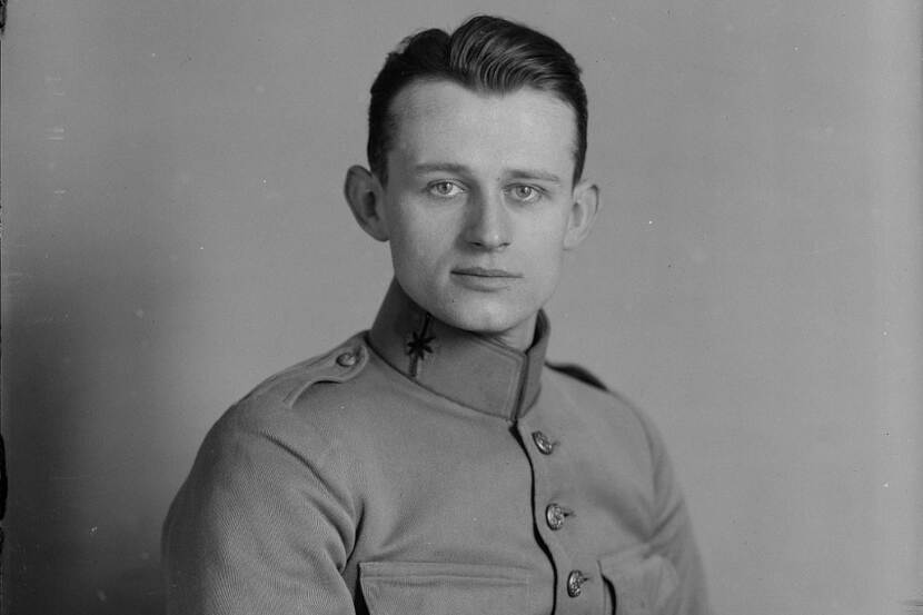 Foto van april 1930 van reserve sergeant-vlieger Tonnie van Liempd