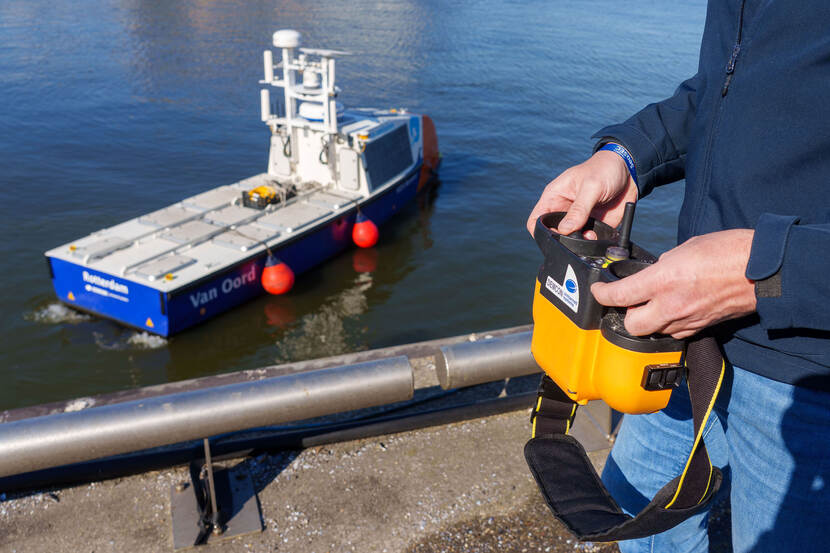 Besturing van een varende drone.