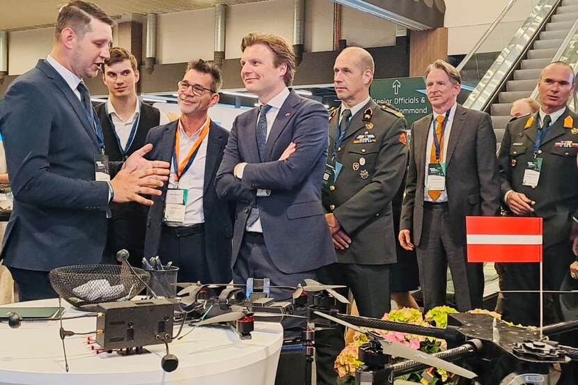 Brekelmans bij drones.