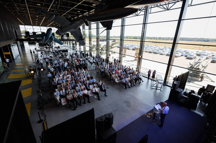 De lancering vond plaats in het Nationaal Militair Museum te Soesterberg.