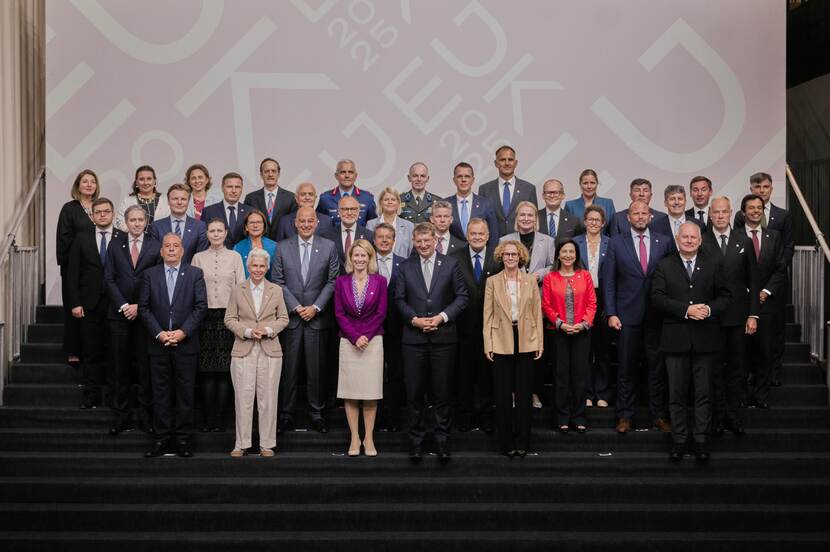 Groepsfoto ministers van defensie EU