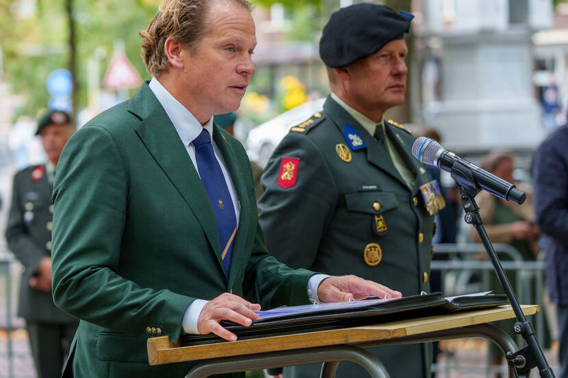 Staatssecretaris Gijs Tuinman houdt een toespraak