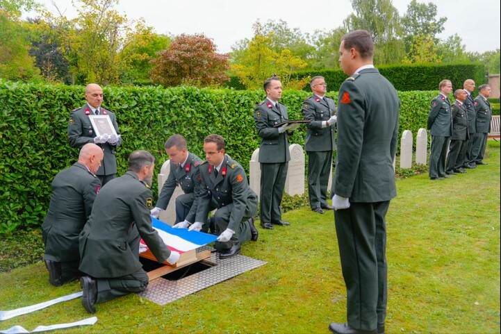 De teraardebestelling.