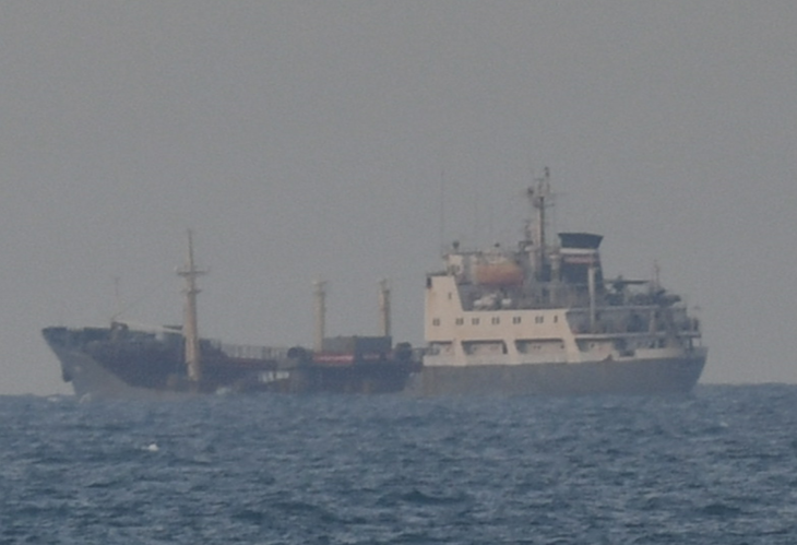Het Russische schip Yelna vaart op de Noordzee