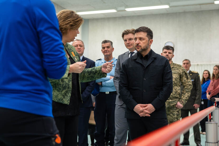 Commandant MRC Monika Kop-Wijering in gesprek met President Zelensky.