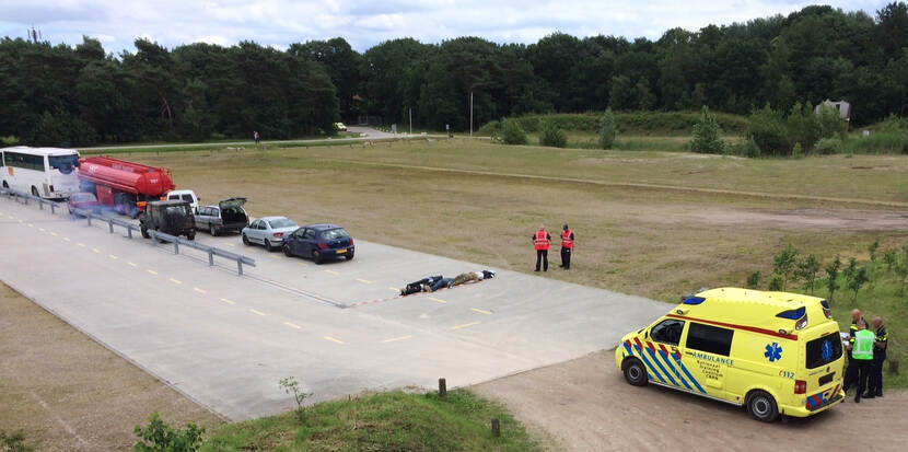 Botsing bus, tankwagen, verschillende auto's en slachtoffers.