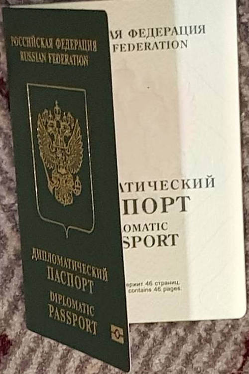 Russisch diplomatiek paspoort.