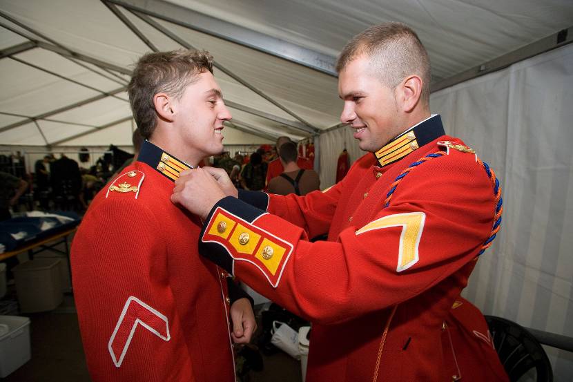 Ceremonieel tenue Garderegiment Prinses Irene. Archieffoto: ministerie van Defensie.