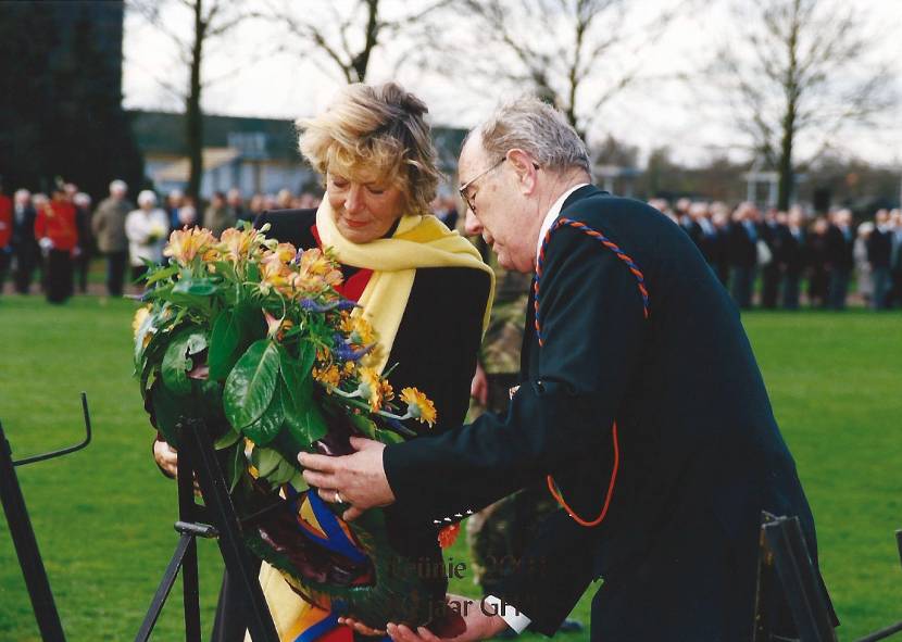 Prinses Irene legt een krans tijdens een herdenking. Archieffoto: ministerie van Defensie.