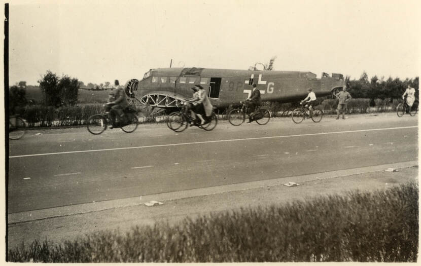 Neergeschoten Duits vliegtuig bij Ypenburg in de Meidagen van 1940.