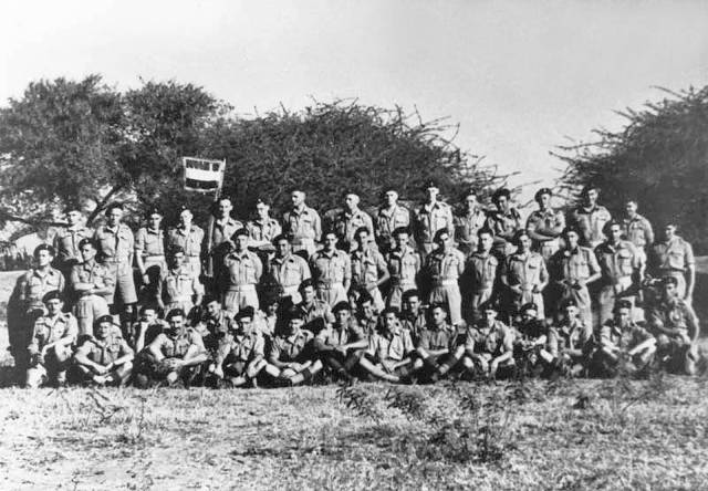 Groepsfoto van vrijwilligers bij de commandotroepen.