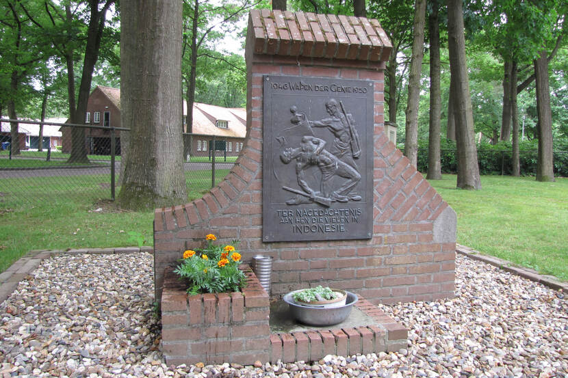 Het Indiëmonument op de Van Brederodekazerne in Vught.