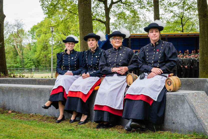 4 marketensters van het Regiment Genietroepen.